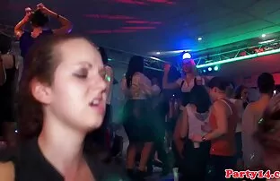 A férje, csavaró a nő a rák, miközben ő kurvás videók szar,