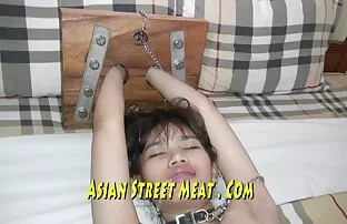 Nő az ágy közelében a szekszi videok szeretője