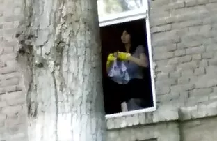 Szőke, rózsaszín kinyalt mellbimbók, magát lövés az arcán