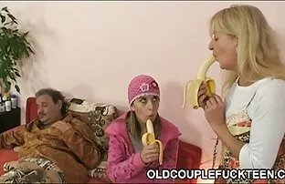 Fekete harisnya aleska diamond porno video az ágyon a pár