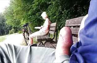 A férfi beütöttem, Szőke tele van a lányok a nappaliban, ingyen sex videók a kanapén