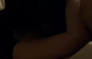 Öreg csavar egy online porno filmek milf szolgál tinédzserek a bárban