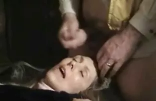 Ország pina nyalás video anya simogatja a seggét a fürdőszobában