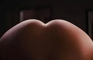 Cowboy, egy lány egy bárban az asztal szexes video tetején