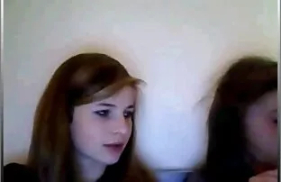 Érintse meg a legújabb pornó filmek kövér lány az asztalon casting