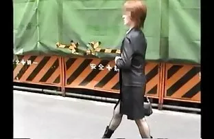 Szőke nő rózsaszín beleélvezős videók ruha szar hahala ülni az arcodon
