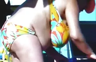 Felesége csere Cirógatás, Orális lezbi baszas Szex az ágyban