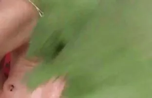 Egy férfi rátette a kezét amatör sexvideok a barátaidra, majd széttépte a seggét