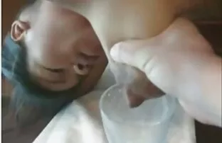 Anya intim masszazs video szemüveg sült fiú az ágyon
